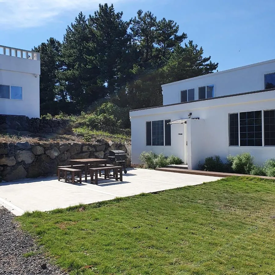 مبيت وإفطار Jeju Damda فندق مبيت وإفطار